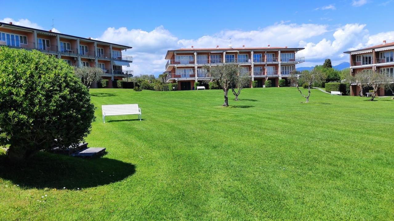 On The Beach Lake View Manerba del Garda Bagian luar foto