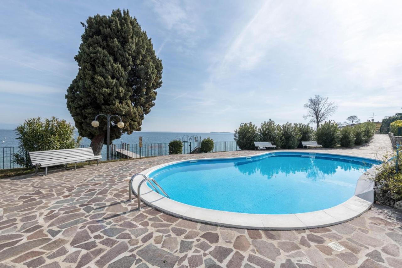 On The Beach Lake View Manerba del Garda Bagian luar foto