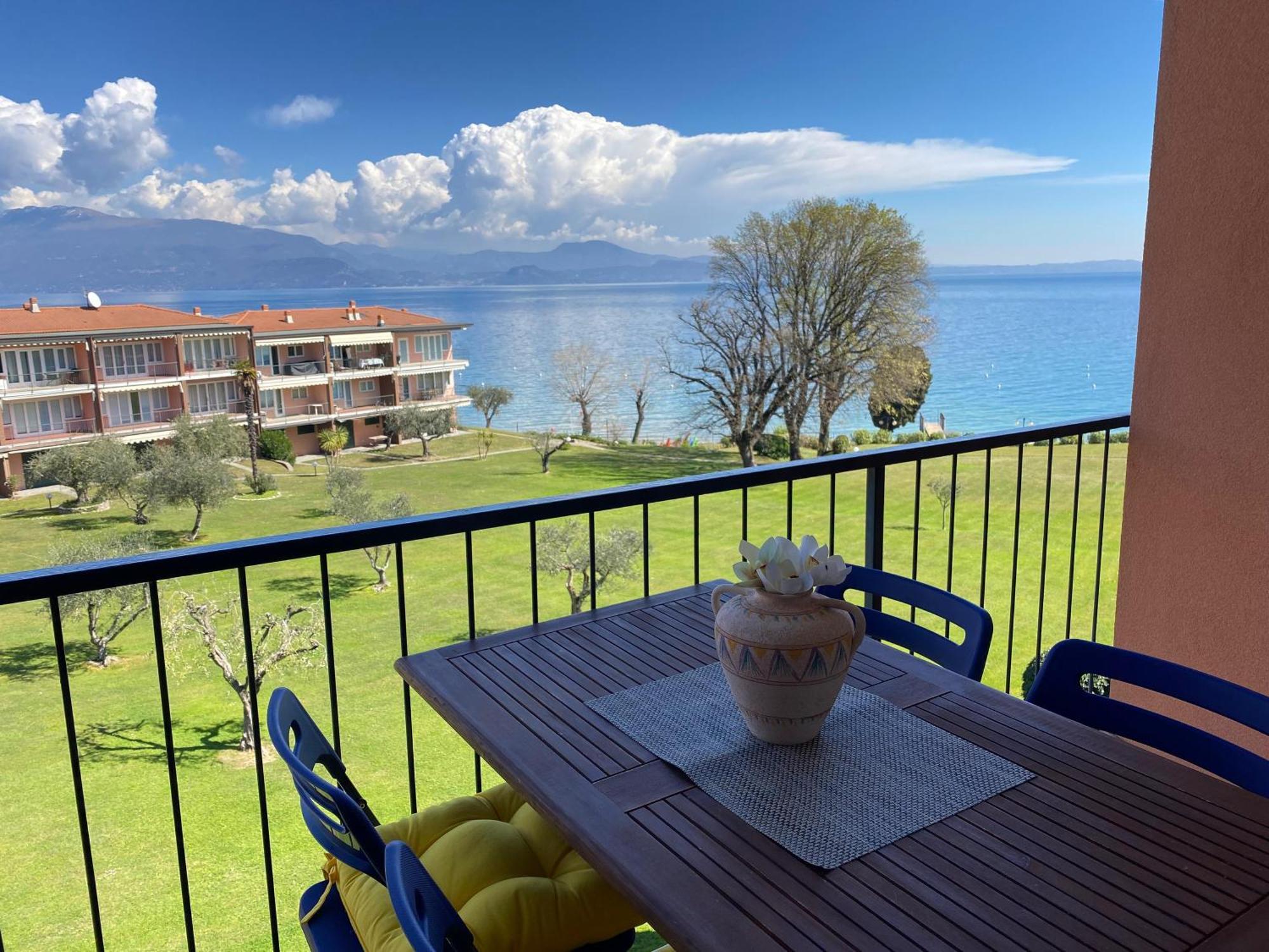 On The Beach Lake View Manerba del Garda Bagian luar foto