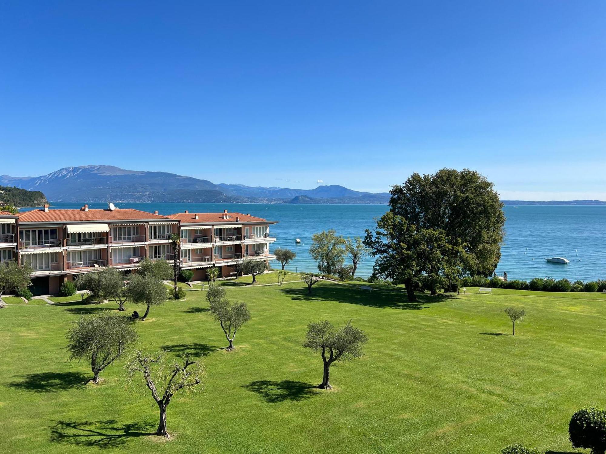 On The Beach Lake View Manerba del Garda Bagian luar foto