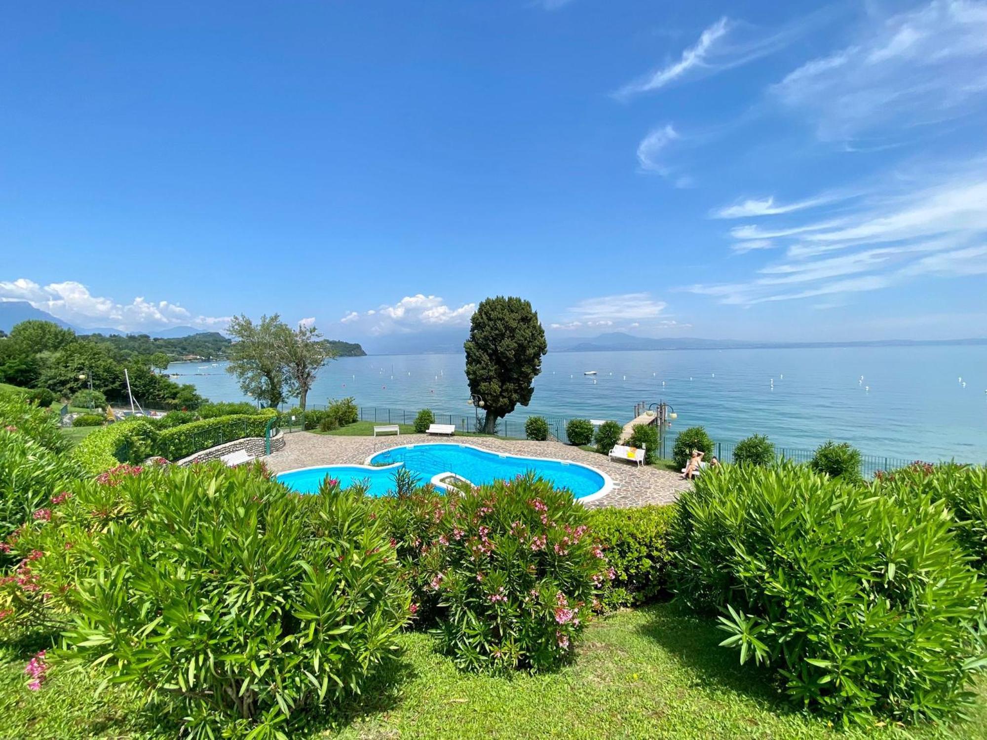 On The Beach Lake View Manerba del Garda Bagian luar foto
